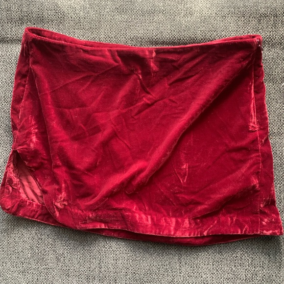 ❌SOLD❌Free People Annalise Side Vent Velvet Mini Skirt Size 4 in Burgundy - Picture 5 of 11